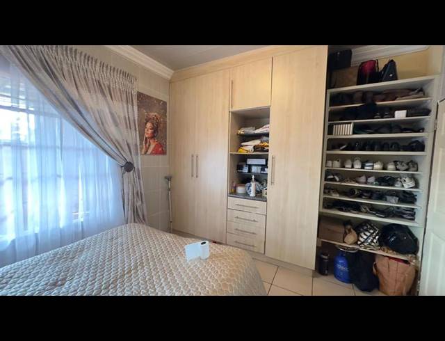 5 BEDROOM HOUSE FOR SALE IN NELLMAPIUS EXT 4